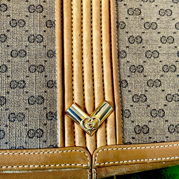 Authentic Gucci Crossbody/Shoulder Bag. - Picture 8 of 16